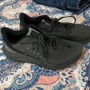 New Balance Men's Black Athletic Shoes